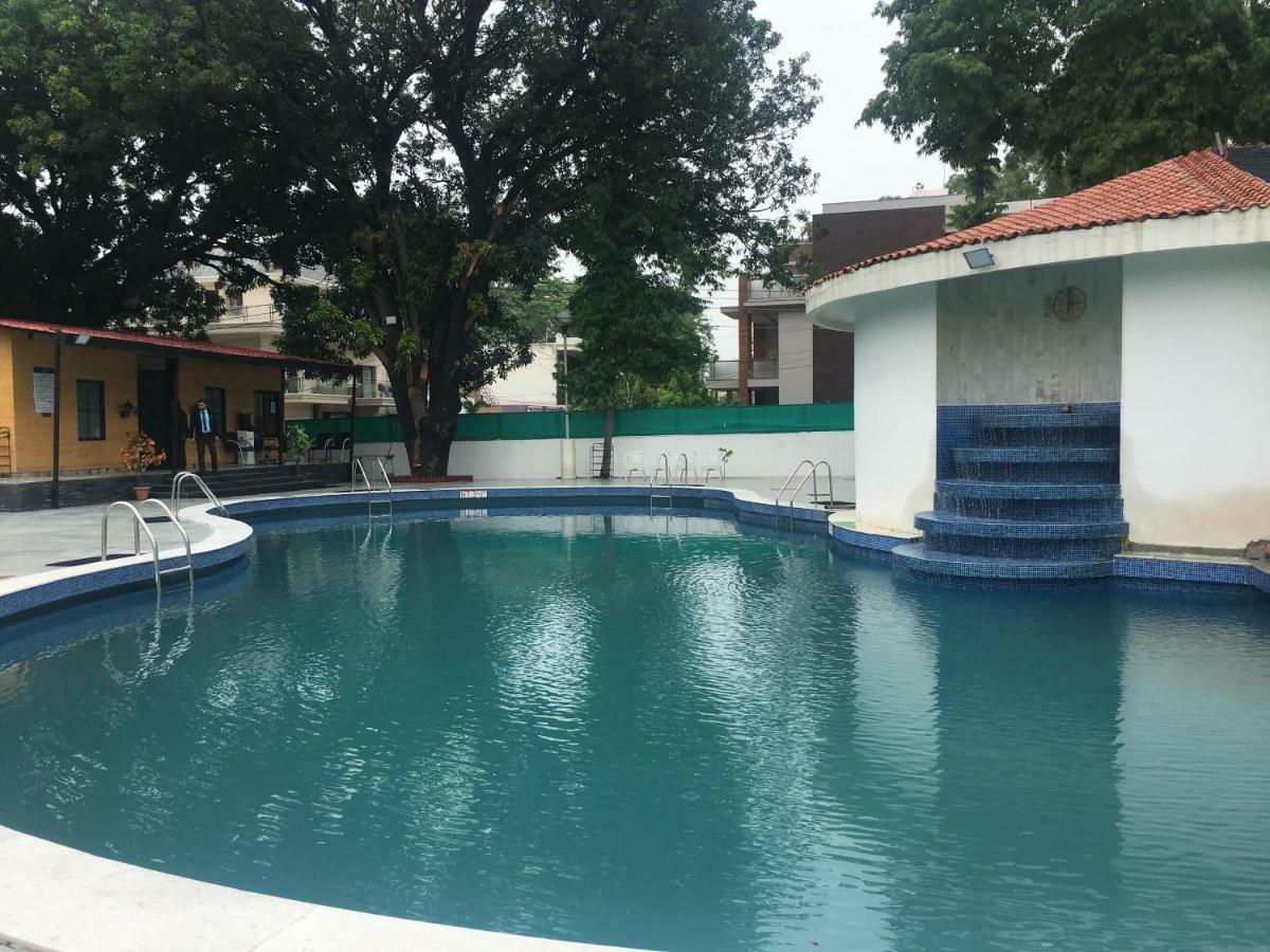 Hotel Mountview Chandīgarh Εξωτερικό φωτογραφία